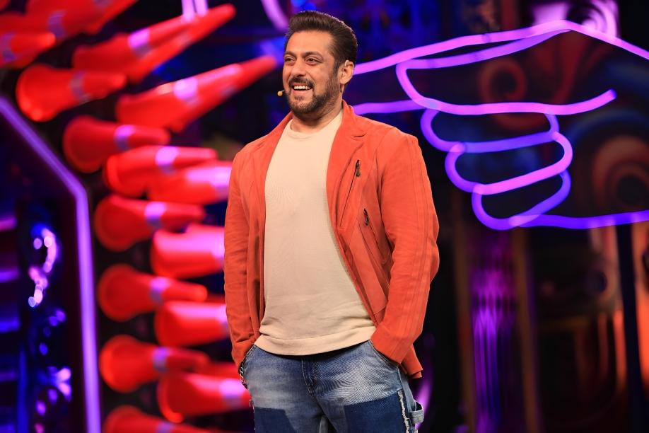 Host Salman Khan, known for his charismatic presence, seemed to be on high spirits as he graced the stage.